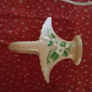 1946 Hull Pottery 7" Basket